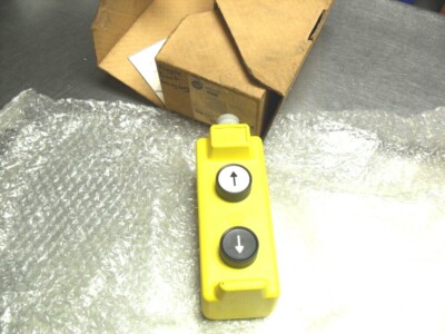  ALLEN BRADLEY 800E-P251 YELLOW PREWIRED STATION WITH MINI QUICK 