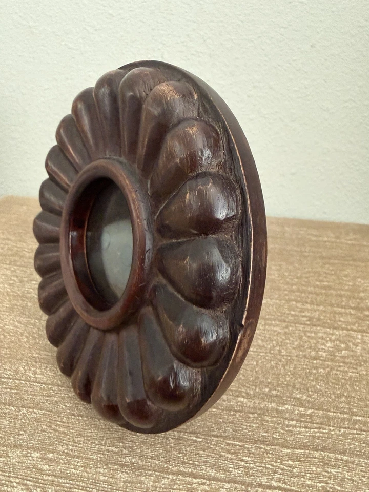 "Marco de fotos redondo de pétalos de flores de madera para pastel de barro de 6,5"" se adapta a fotos de 3x3 marrón oscuro" Foto 3 de 4