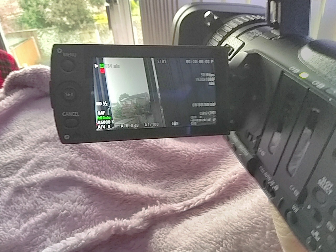 Canon XF100 HD Professional Camcorder +charger/mains,battery,CF card