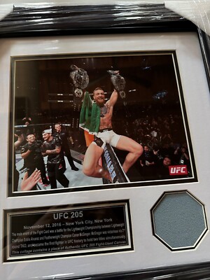 Encadrement Octogonal UFC 205 – Fight Worn Par Conor McGregor (signé, Authentifié)