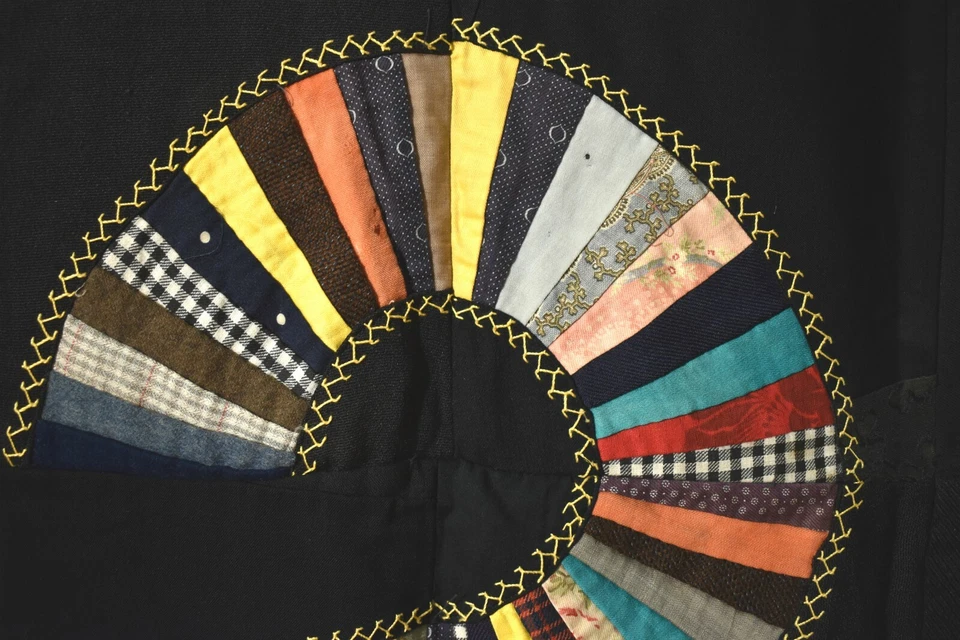 Amazing Folky Wool 1920's Letter "S" Fans Antique Quilt ~Piano Key Border! - Image 4 of 4