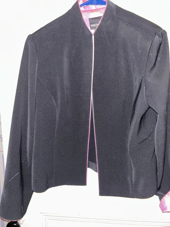 Chaqueta abierta Positive Attitude interior, puños y adornos rosa intenso talla 14 ¡Se ve nítida! Foto 2 de 4