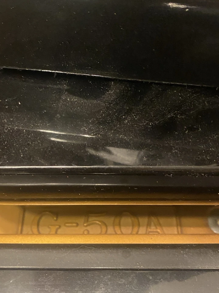 Piano de cola Hyundai Baby negro casi nunca abeja usado necesita ser limpiado  Foto 2 de 4