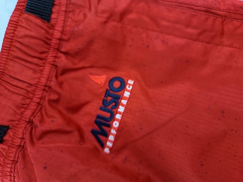 Musto Performance MPX atmungsaktive Segelhose Damen Gr. S rot mit Flecken - Bild 13 von 14