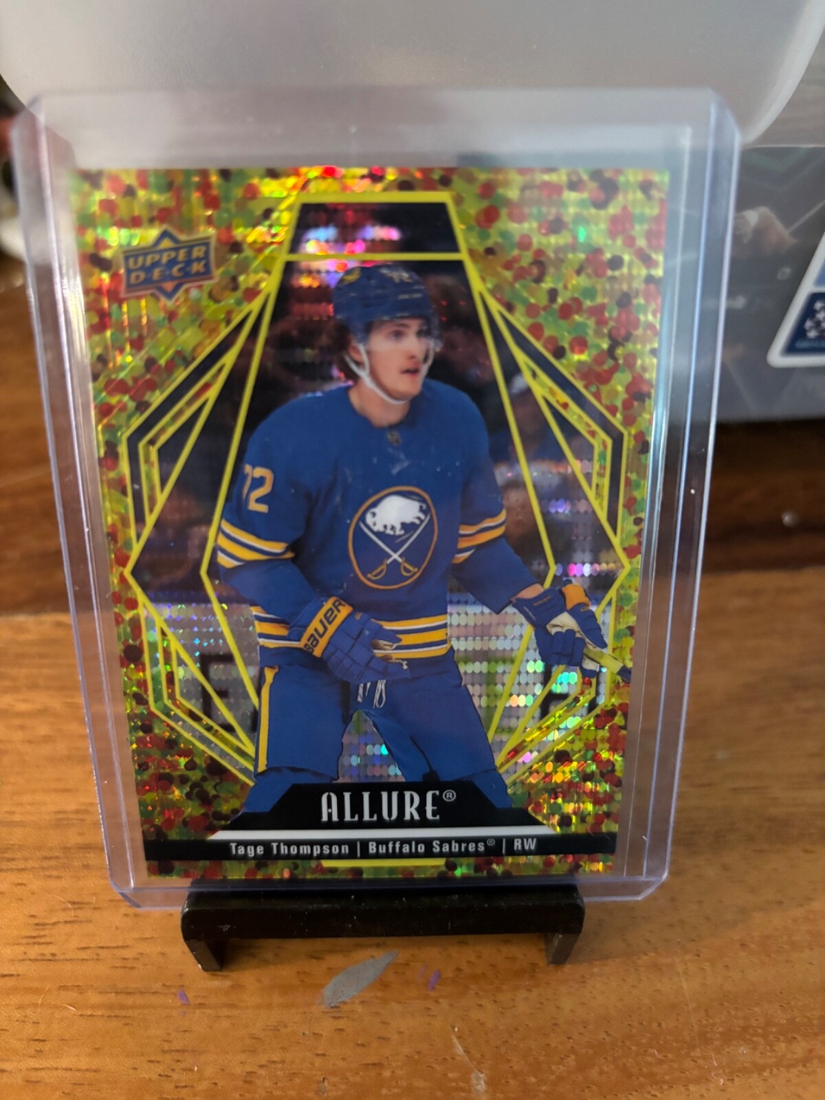 2022-23 UD Allure Gold Glitter Bomb 117/199 Tage Thompson