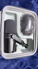 SHURE MV7 (with hard case)