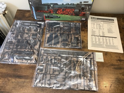 Revell HO Gauge 02167 Baureihe 18 505 & Tender Locomotive Factory sealed Content - Picture 4 of 4