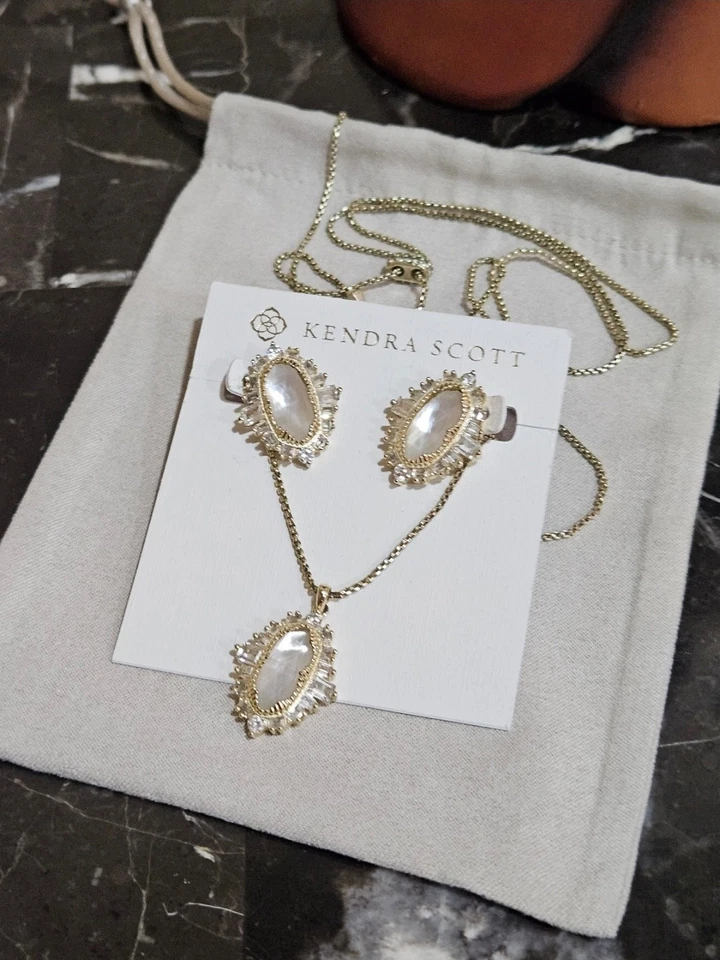 Kendra Scott Kapri Oro Brillo Cristal Poste Pendientes y Collar Ajustable Foto 2 de 3