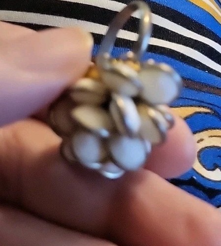 Vintage Milk Glass Flower Ring Adjustable Good Pc. Needs Cleaning Photos Descrip - Picture 3 of 8