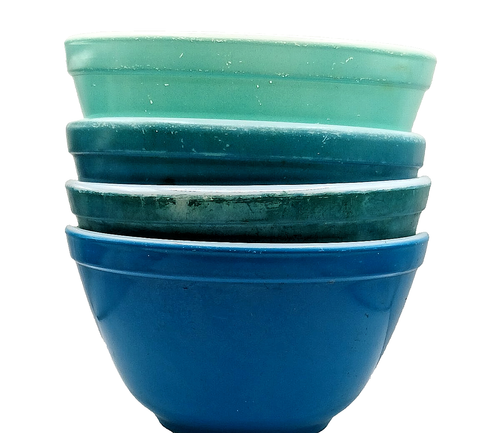 Pyrex (4) Nesting Mixing Bowls (3) 401s + (1)