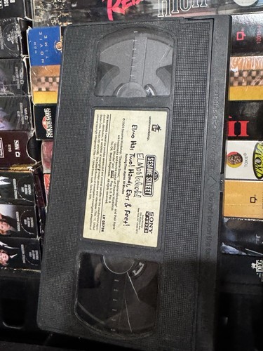 Elmos World - Elmo Has Two Hands, Ears Feet (VHS, 2004) 74645572437| eBay