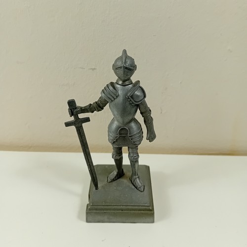 Vintage Ritter in Rüstung Bleistiftspitzer Metall mit Kunststoffspitzer 10 cm hoch