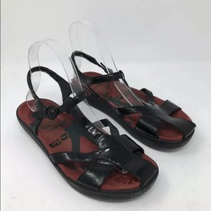 comfortable black strappy sandals