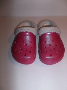 crocs fur lined clogs