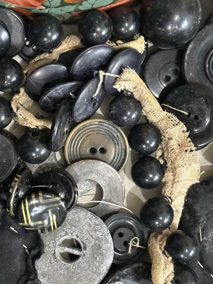 Mix Lot Of 1 Pounds Antique and Vintage Buttons In Tin-As Found-black-brown - Image 3 of 4