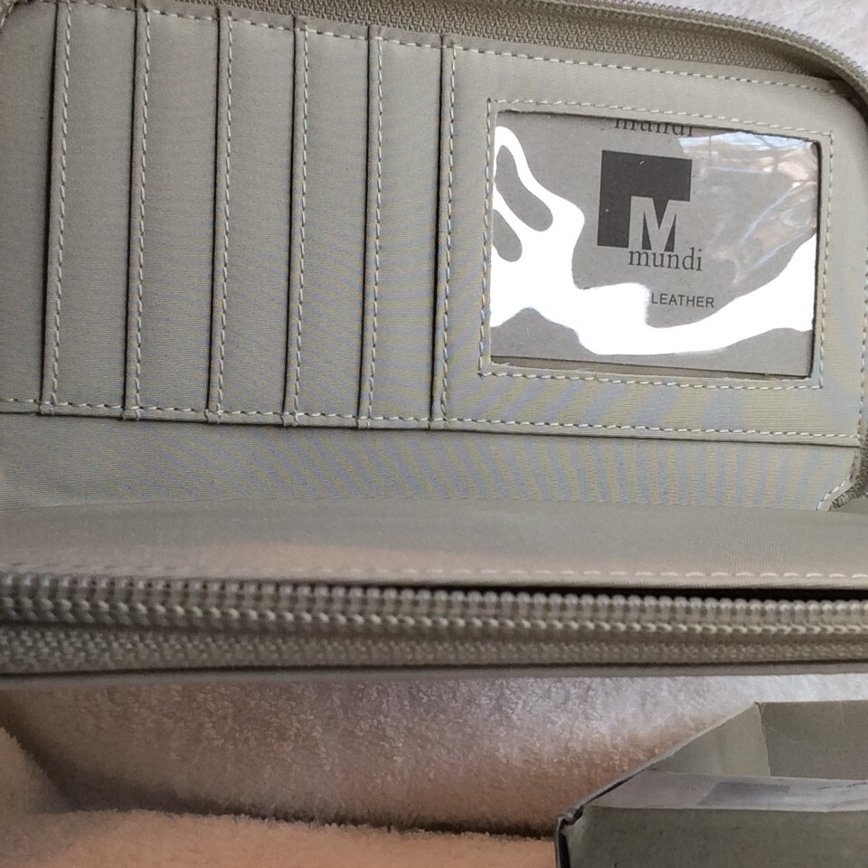 MUNDI Soft Gray leather CLASSIC CLUTCH zip around wallet NEW in box