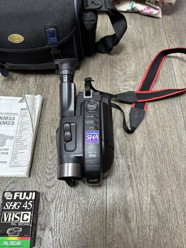 JVC Compact VHS Camcorder Camera Bag, Instruction & Tapes GR-AXM23 *No Charger* - Picture 4 of 13