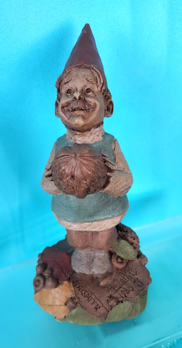 VINTAGE 1988 TOM CLARK GNOME 'NAISMITH' HOLDING A WALNUT - Picture 1 of 15
