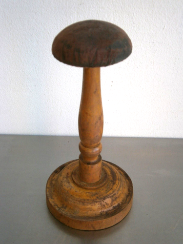 Small Door Hat Wood Felt Display / Stand Deco Store Fashion Antique - Photo 1 sur 11