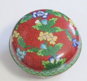 LARGE OLD CHINESE CLOISONNE RED ENAMEL FLORAL DESIGN TRINKET JAR BOWL BOX
