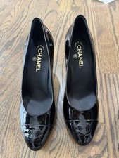 Chanel Black Patent Chanel Logo Heels shoes Pumps Size 41