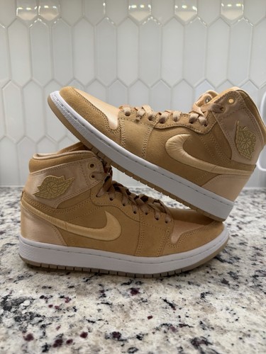 Air Jordan 1 Retro High Season Of Her Ice Peach Women's Shoes size 7.5 Worn Once