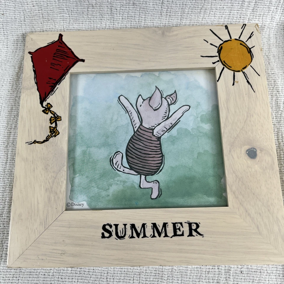 Disney Clásico Winnie the Pooh Cuatro Estaciones Enmarcado Arte de Pared CONJUNTO 4 Guardería LEER Foto 4 de 4