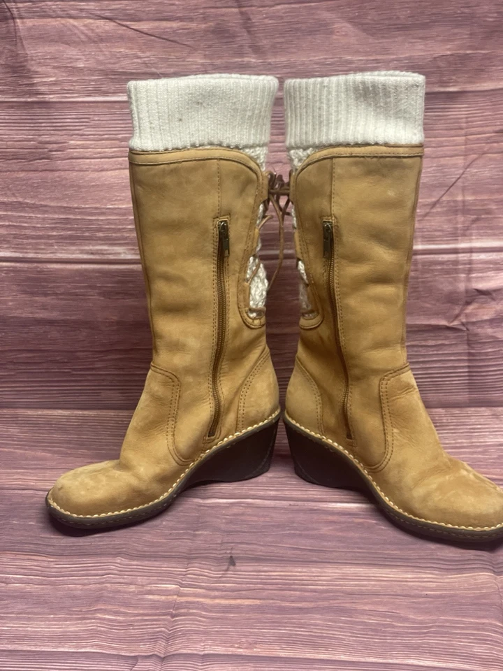 Bota UGG Skylair para mujer talla 7 cuero tostado castaño tacón de cuña puño tejido blanco Foto 3 de 4
