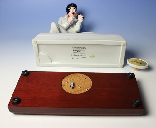 1981 Elvis Presley McCormick Whiskey Decanter w Music Box Japan Painted Statue - Picture 4 of 12