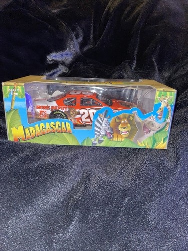 Nascar Tony Stewart Diecast 1/24 scale Madagascar #20 Car - Picture 4 of 7