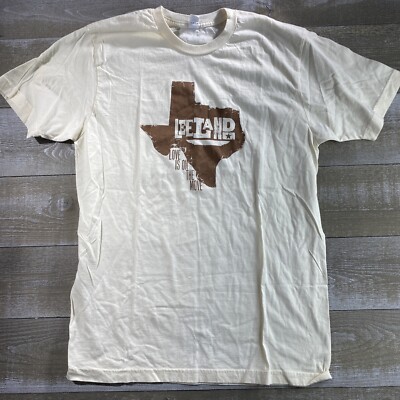 Leeland Texas ''Love Is On The Move'' T Shirt Large