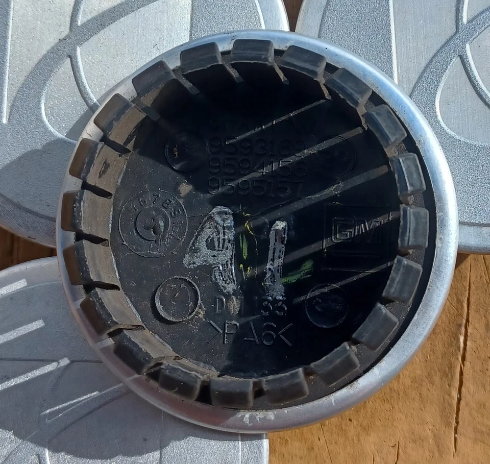 Juego de 4 tapas centrales Saturn Aura Ion Sky Vue, 2003-2010 número de pieza 9593169 A1 Foto 3 de 3