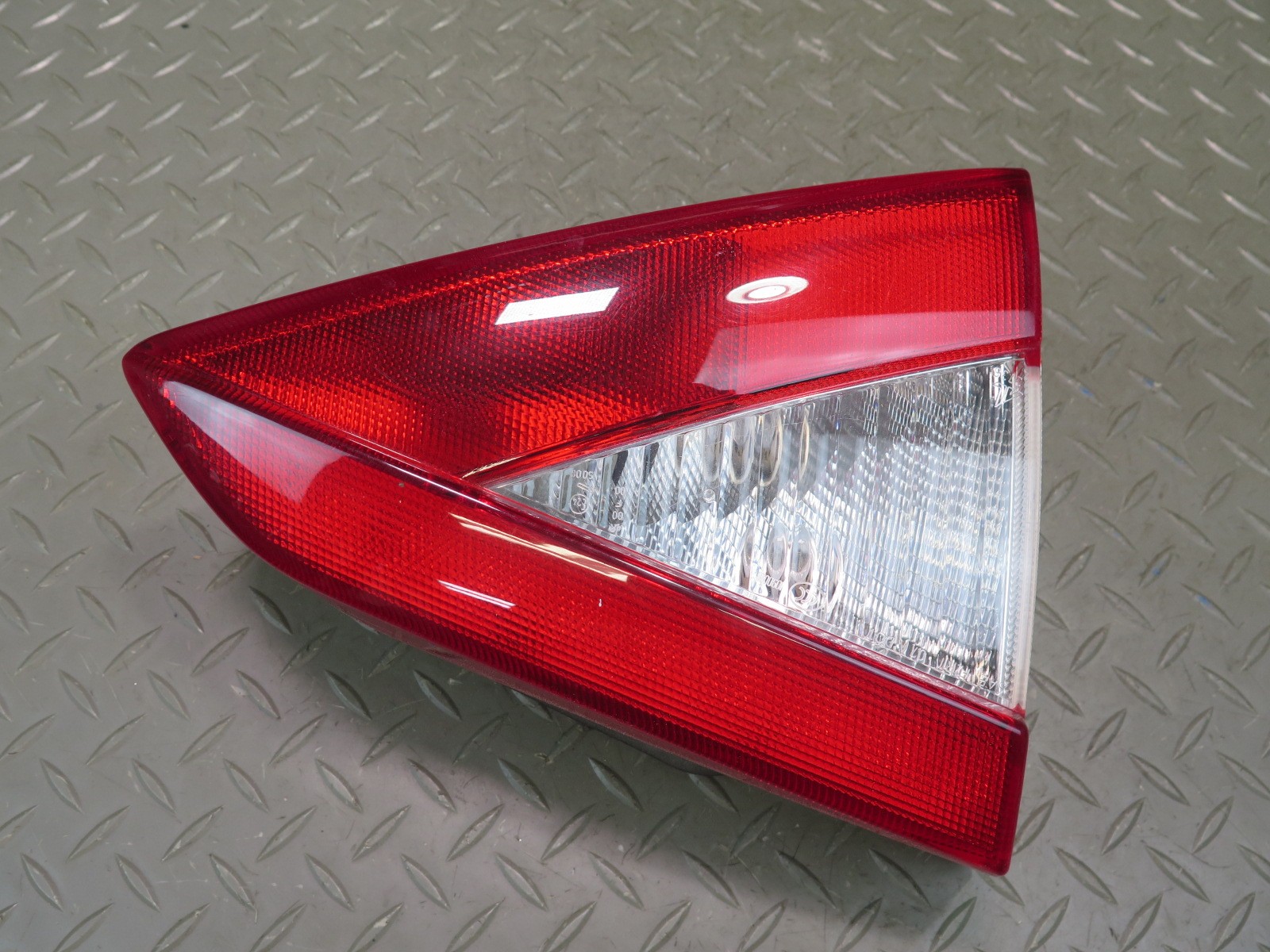 2008-2012 MASERATI GRANTURISMO M145 REAR LEFT INNER TAIL LIGHT LAMP 231567