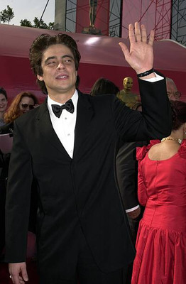 Benicio Del Toro at The 73rd Annual Academy Awards - Arrivals at S- Old Photo