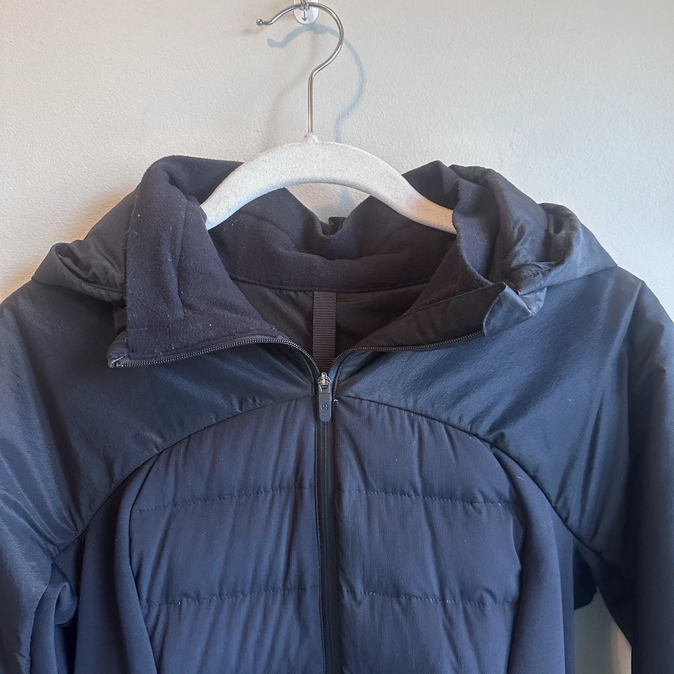 Chaqueta Lululemon Down for It All negra 700 plumón de ganso cremallera completa con capucha para mujer 6 Foto 4 de 4