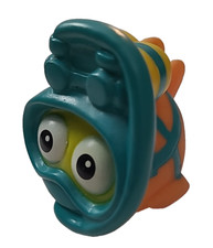 Goldfish Swim School Cute Scuba Diving Goldfish Plastic Bath Toy 3" H x 3.25" L