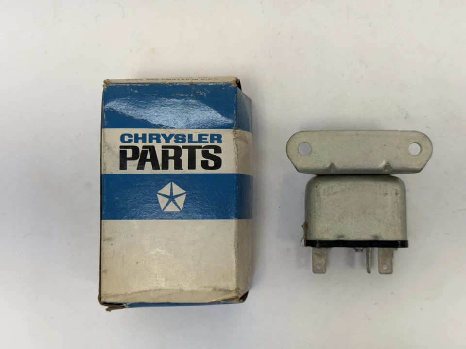 1966 - 1967 年道奇充电器旋转控制车头灯前照灯继电器 2661154 NOS — 第 3/4 张图片