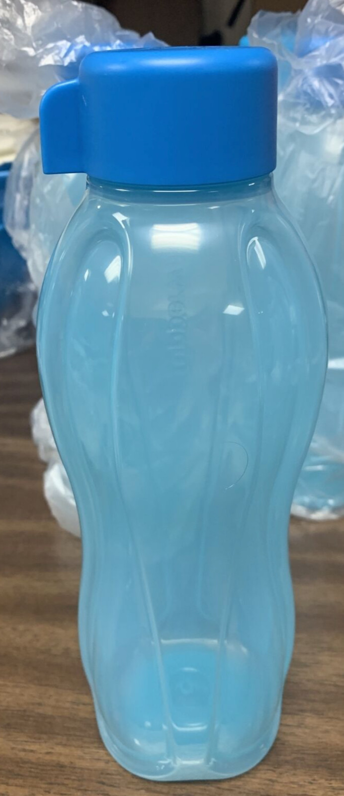 Tupperware Water Bottle 1L / 36 oz with Liquid Tight Screw Seal Aqua Blue New