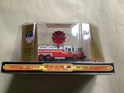 CODE 3 COLLECTIBLES 1:64 SAULSBURY HEAVY RESCUE 1 FDNY 12703 - Picture 8 of 16