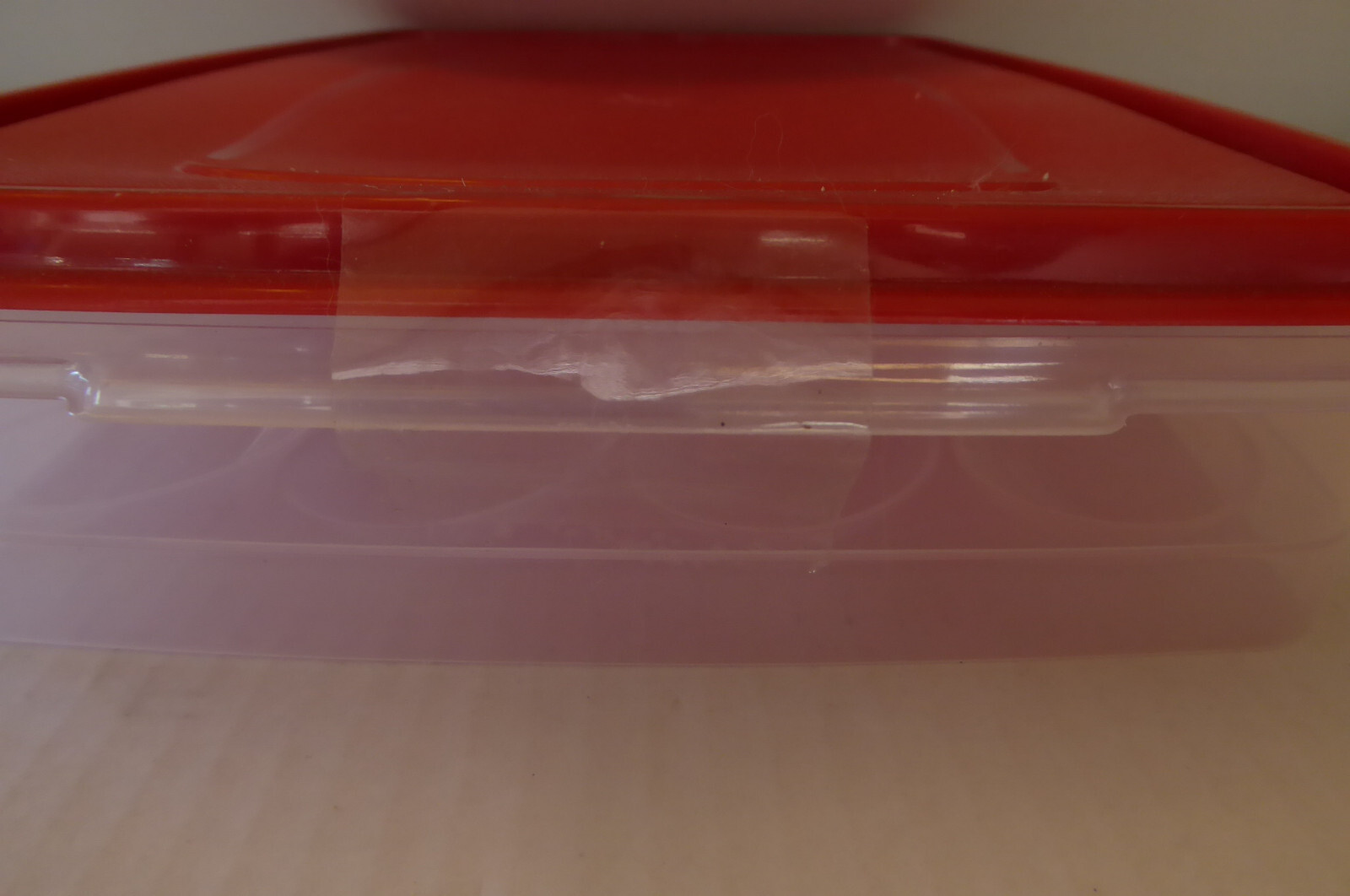 Brand New Rubbermaid Egg Keeper Tray Storage Container Holds 20 Jumbo