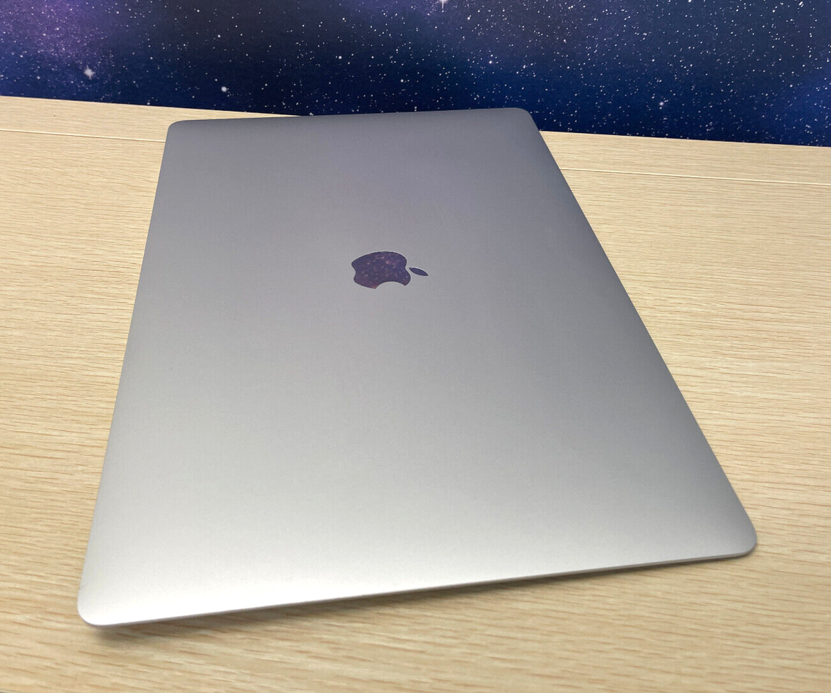 Original Apple Macbook Pro 15