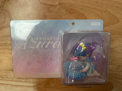 Pop Mart Azura x INSTINCTOY Snuggle with Bowy Fluffy Figure