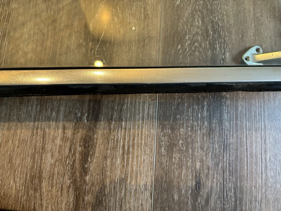 Porsche 356A DR side 1/4 Window w Hinges 1956 1957 1958 1959 1960 1961 1962 1963 Foto 3 de 4