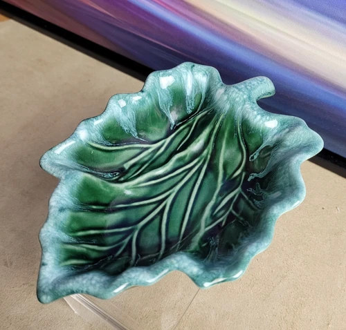 HULL Pottery Leaf Dish - Rare Green - Vintage