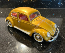 Bburago VW Beetle 1955 1:18 Die Cast Model car – Gold New Boxed