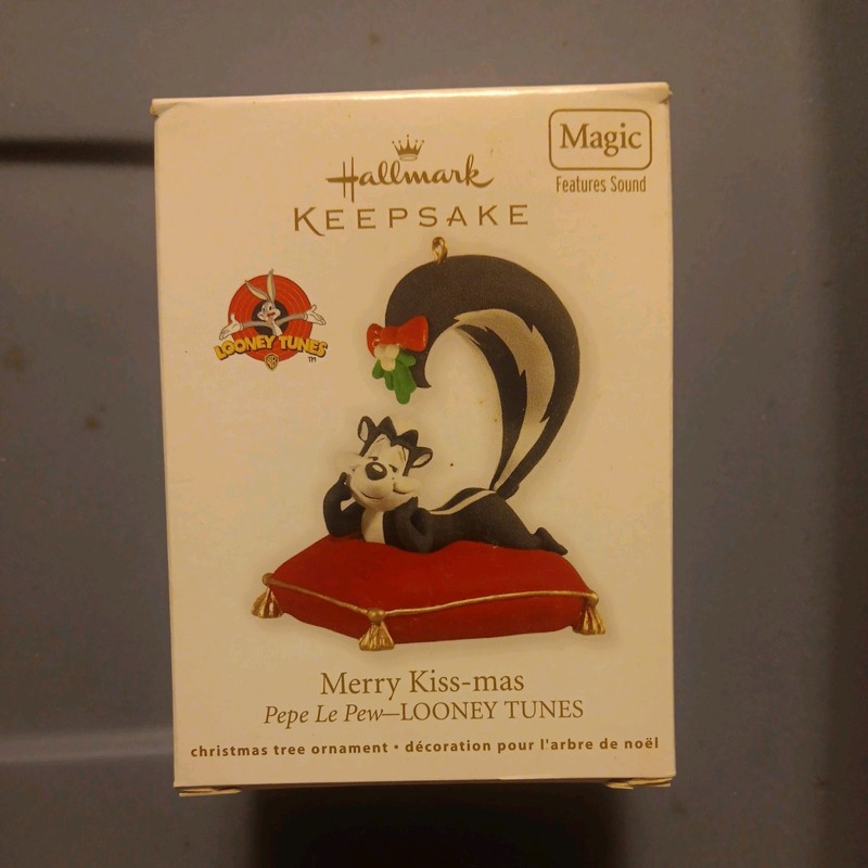 Hallmark PEPE LE PEW Keepsake Ornament. MERRY KISS-MAS MAGIC SOUND Looney Toons