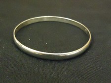Designer Fashion Bracelet 2 1/2in Diameter Bangle Metal Female Adult Silvers