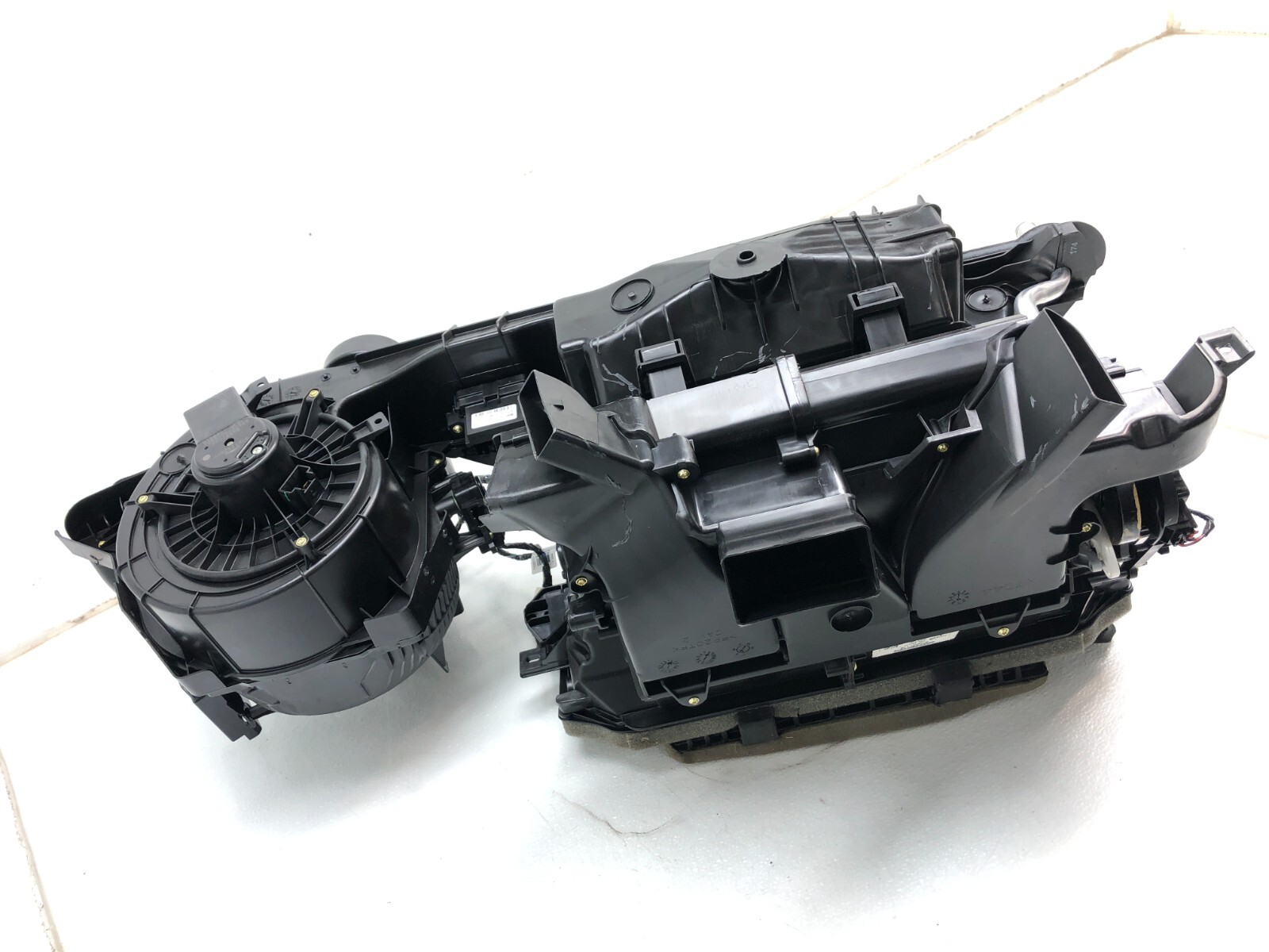 2014-2017 MASERATI GHIBLI S Q4 FRONT HEATER BLOWER MOTOR HOUSING BOX CORE OEM.