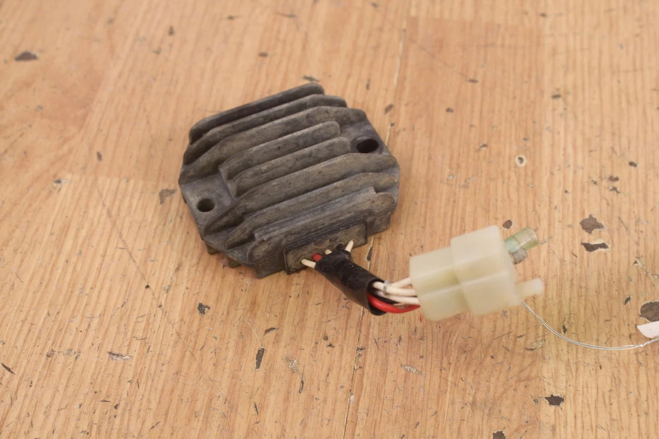 Yamaha Bear Tracker 250 1999 regulador de voltaje Foto 2 de 4