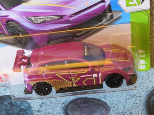 Hot Wheels H5C 072 CUPRA e-RACER púrpura 72/250 CaseC NUEVO FUNDICIÓN 2025 - Imagen 2 de 2
